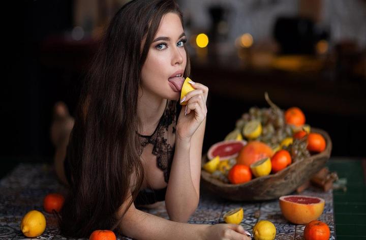 将葡萄用于美食摆盘的创意
